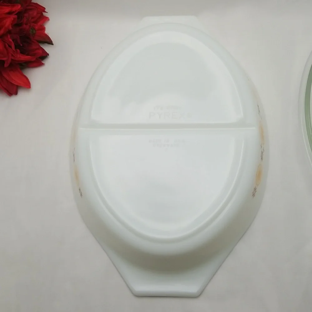 Pyrex Town & Country Divided Casserole Dish with Lid